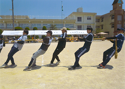 「力を合わせて」